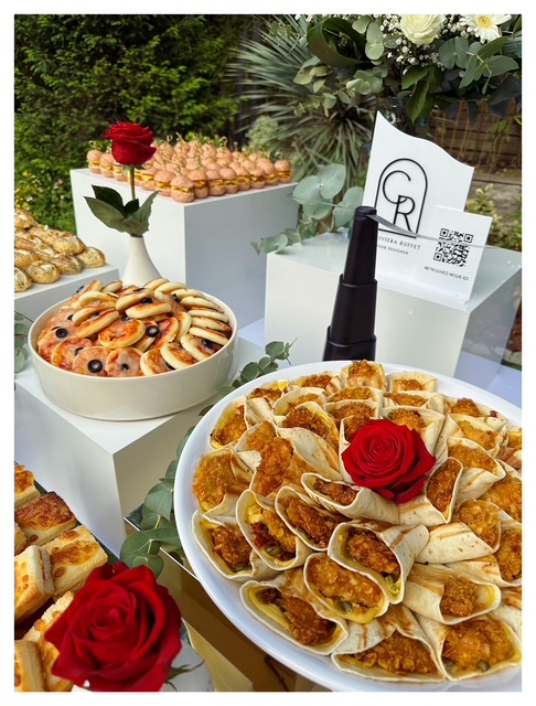 Buffet pour un séminaire d'entreprise avec des plats variés et équilibrés, proposé par Chix Riviera Buffet.