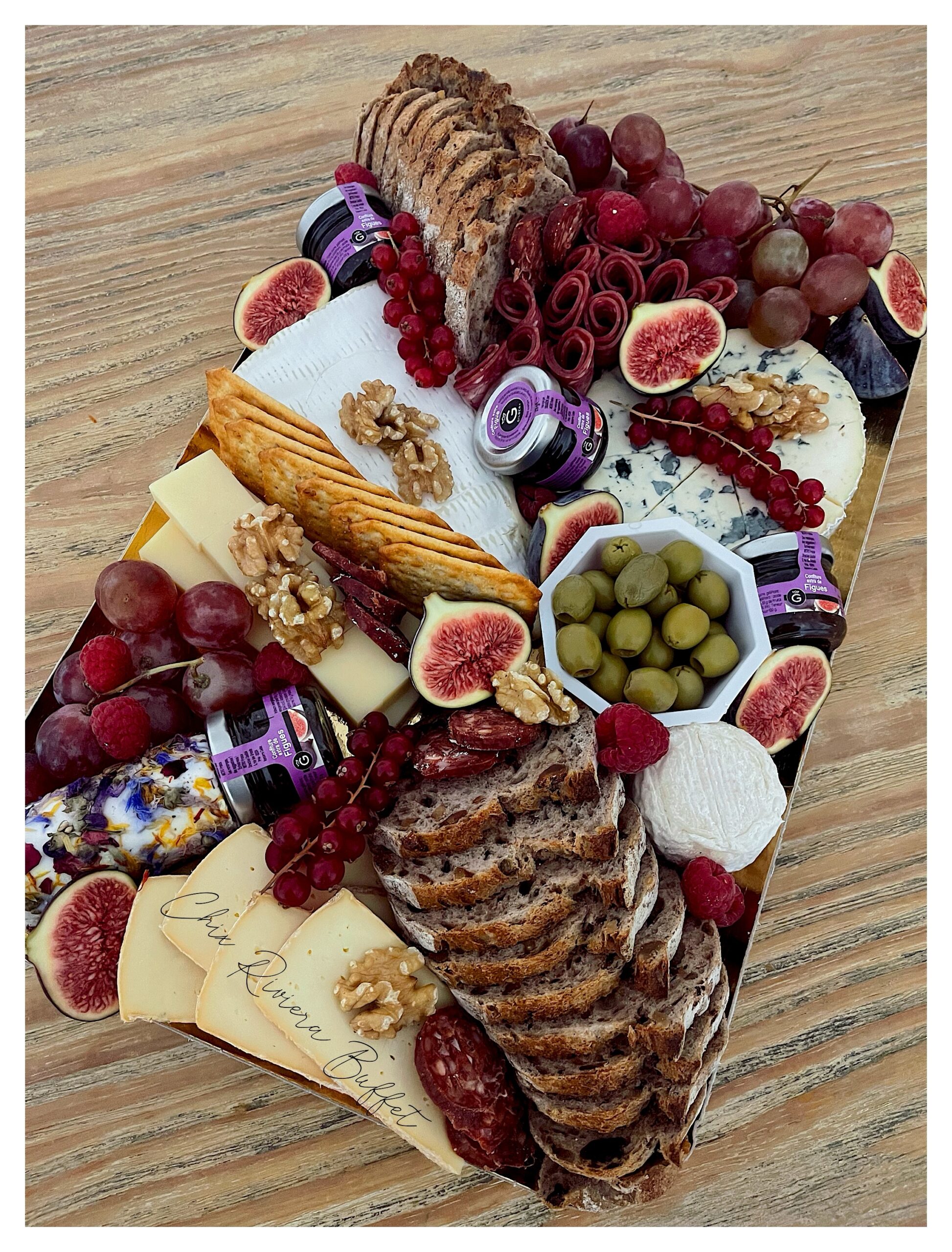 Apéro box élégantes de Chix Riviera Buffet, traiteur en région PACA, pour vos cocktails et soirées sur la Côte d'Azur.